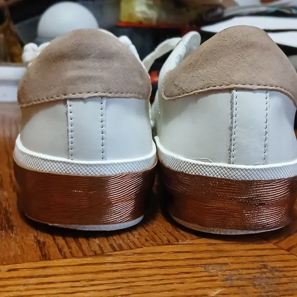 Dolce VITA WHITE LEATHER W BEIGE SUEDE Sneakers. Women's 8.5. New - Picture 10 of 12